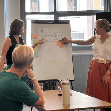 mensen aan het presenteeren tijdens het soft launch van platform zuid