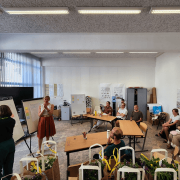 mensen aan het presenteeren tijdens het soft launch van platform zuid