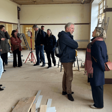 mensen in het Putselaan-gebouw
